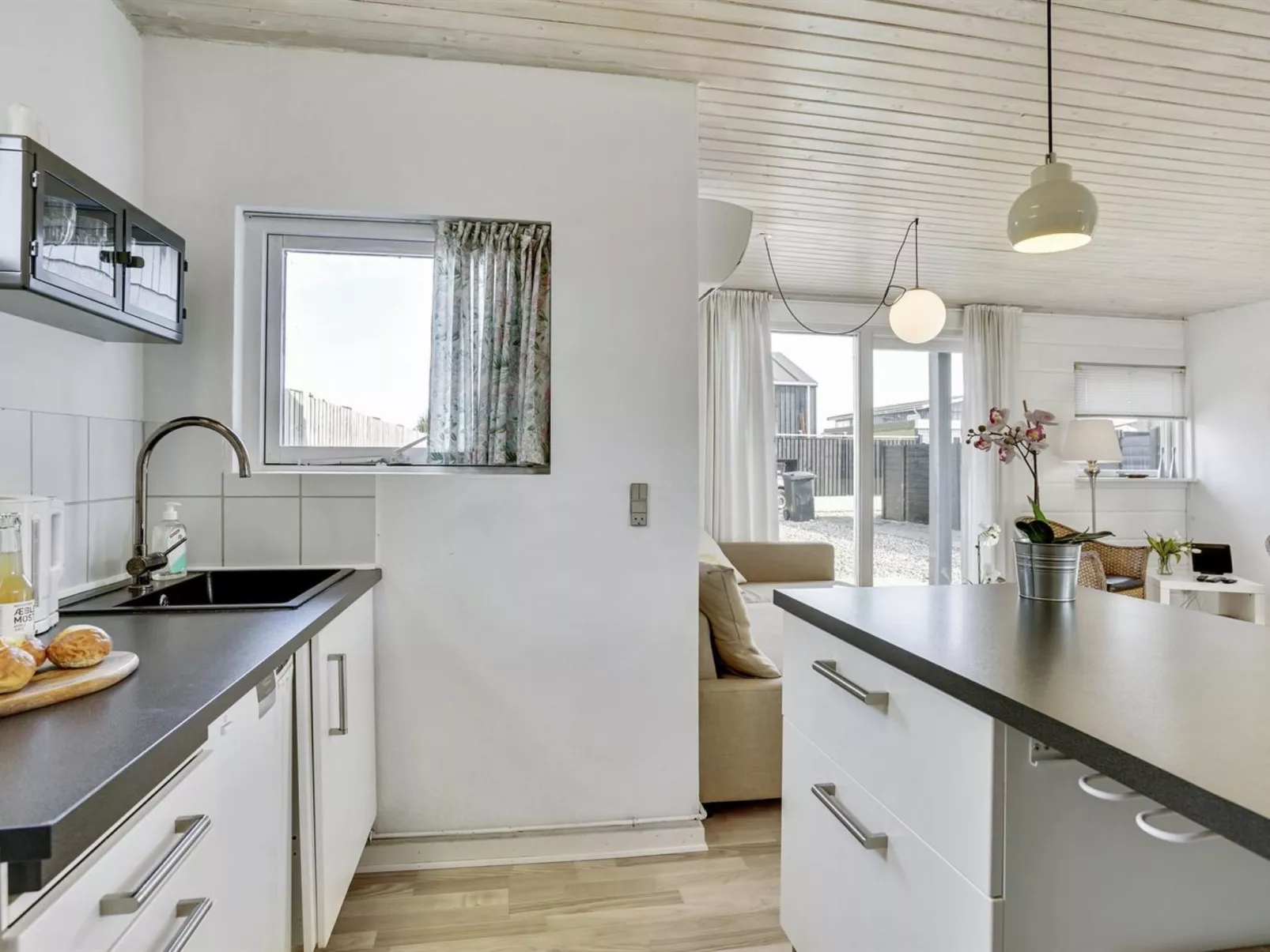 "Alvina" - 25m from the sea-Binnen