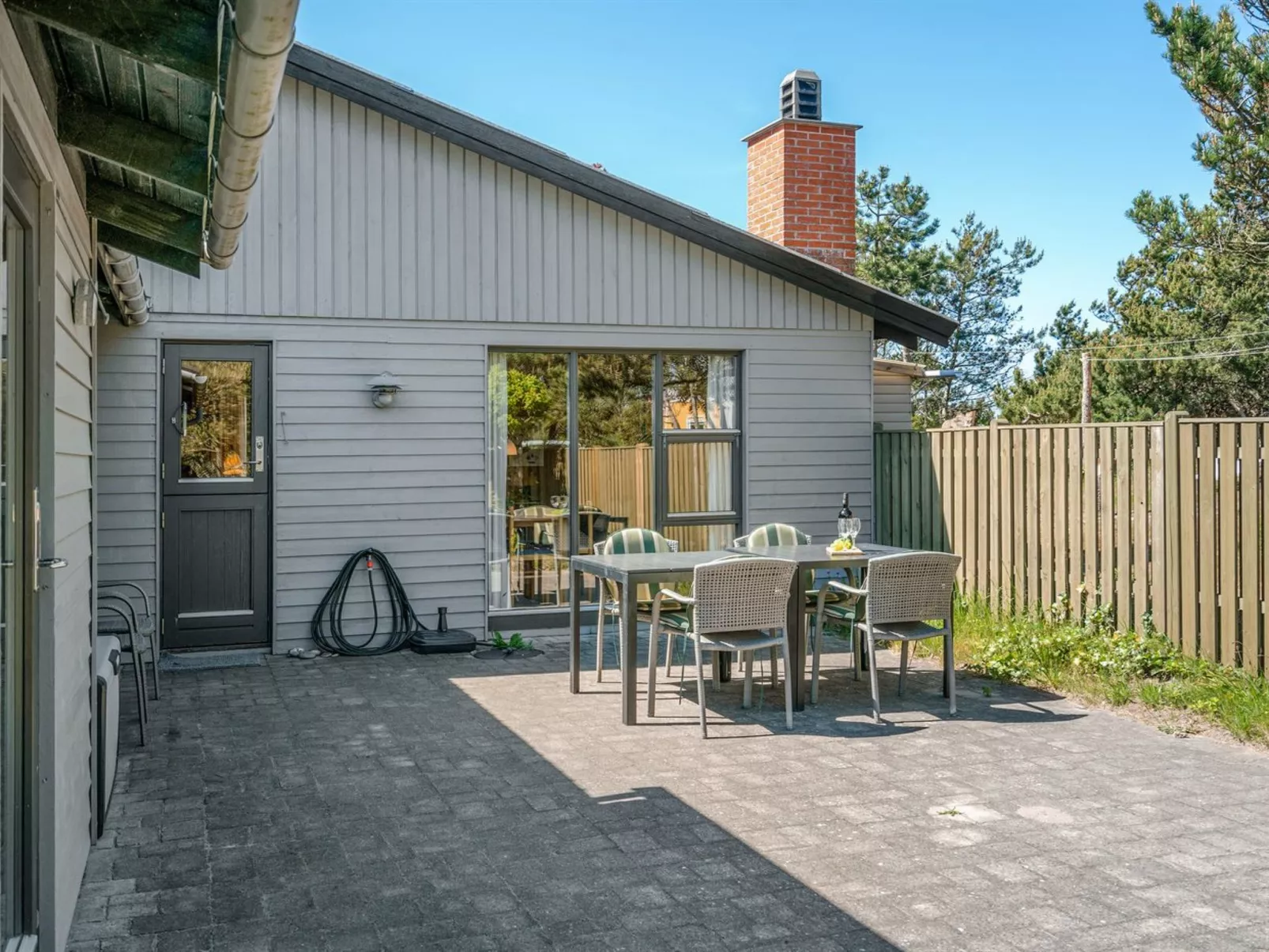 "Petersen" - 50m from the sea-Buiten