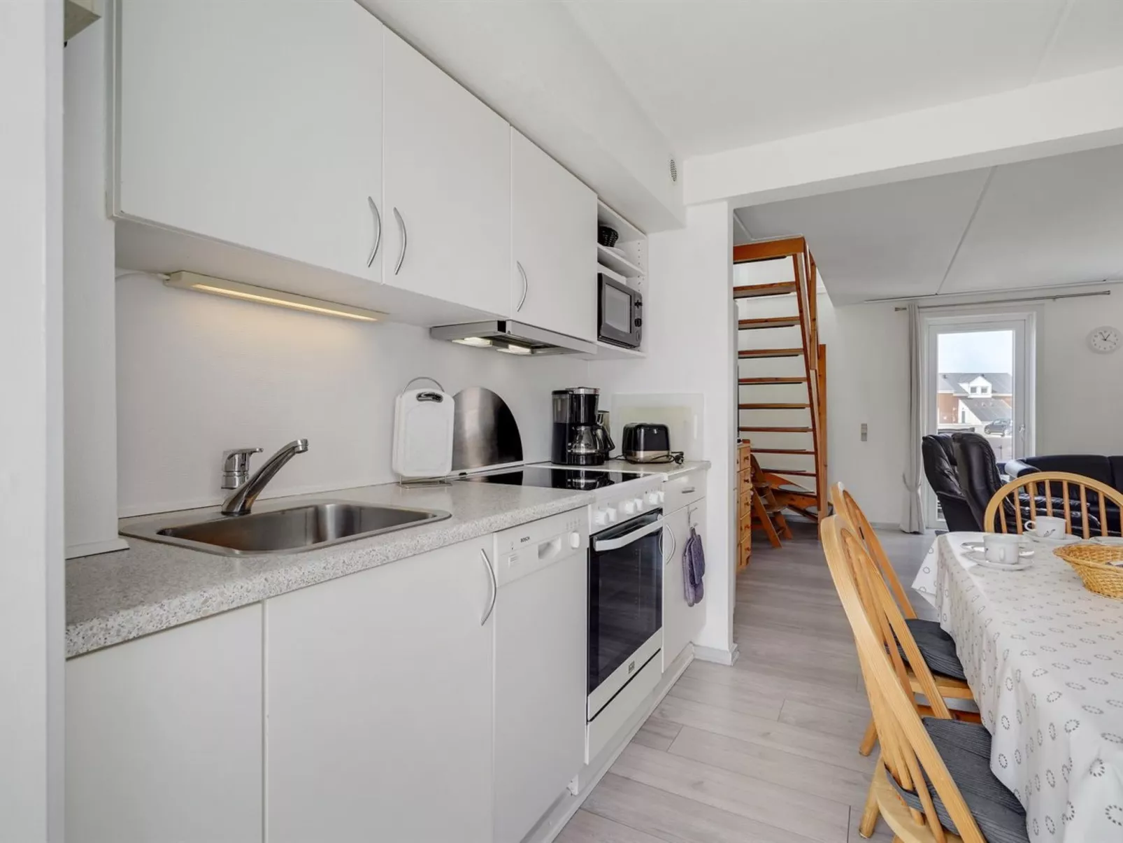 "Mariam" - 2.3km from the sea-Binnen