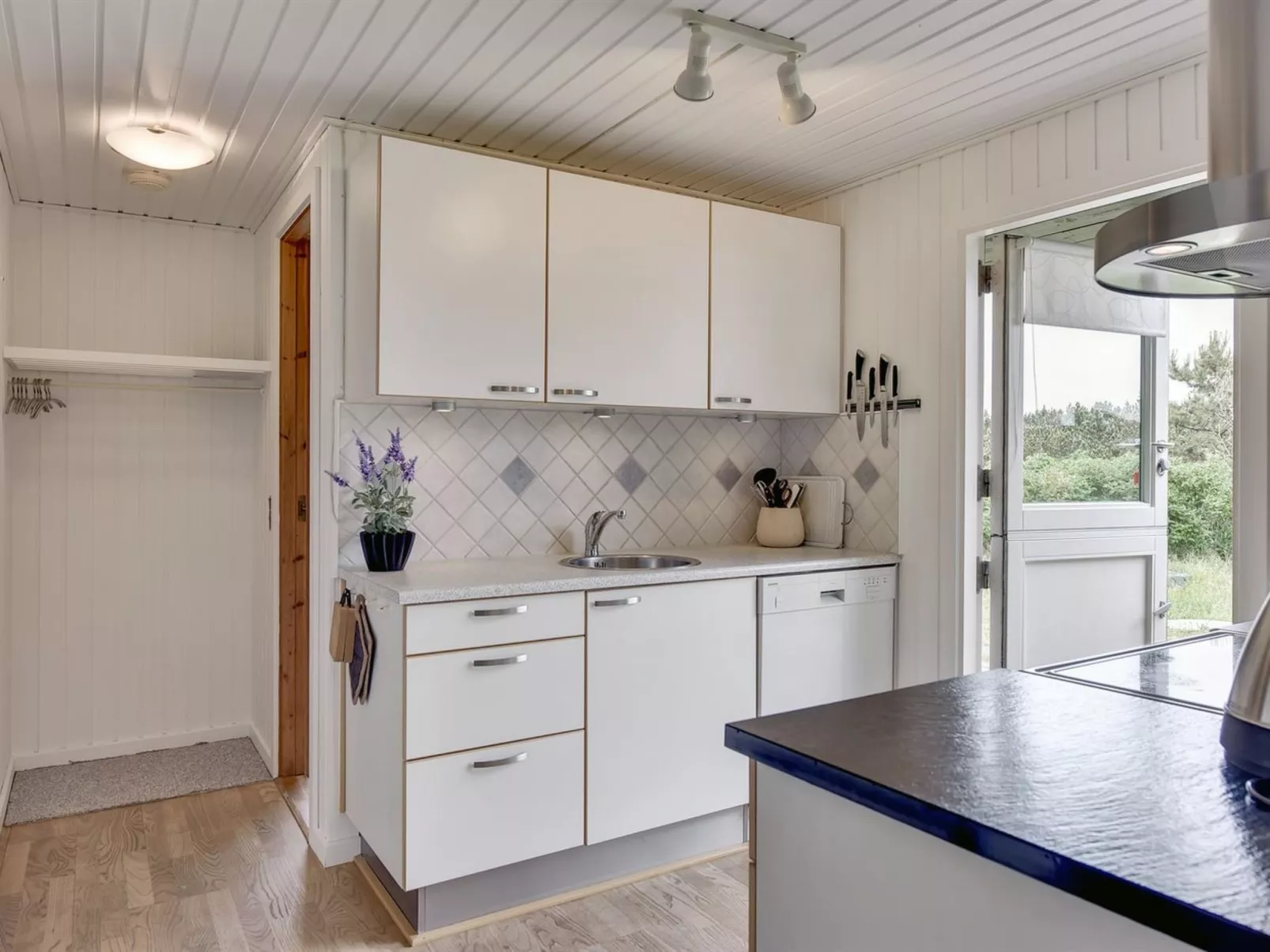 "Tjordis" - 600m to the fjord-Binnen