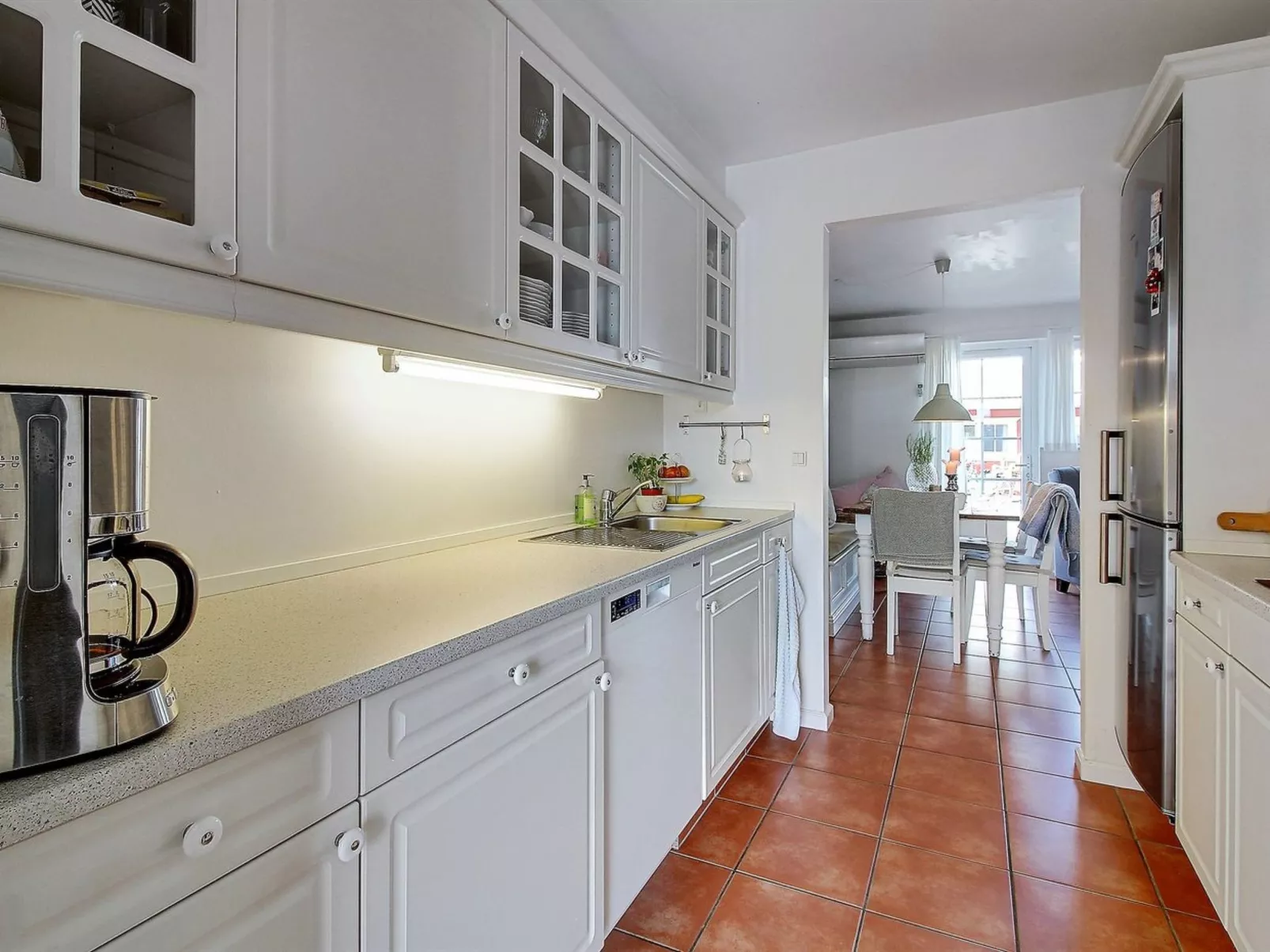 "Vinny" - 1.2km from the sea-Binnen