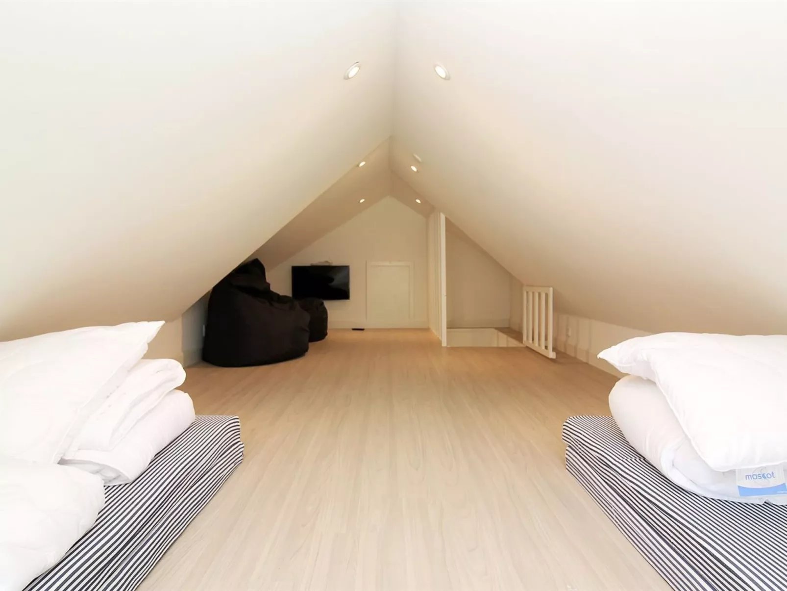 "Erra" - 250m from the sea-Binnen