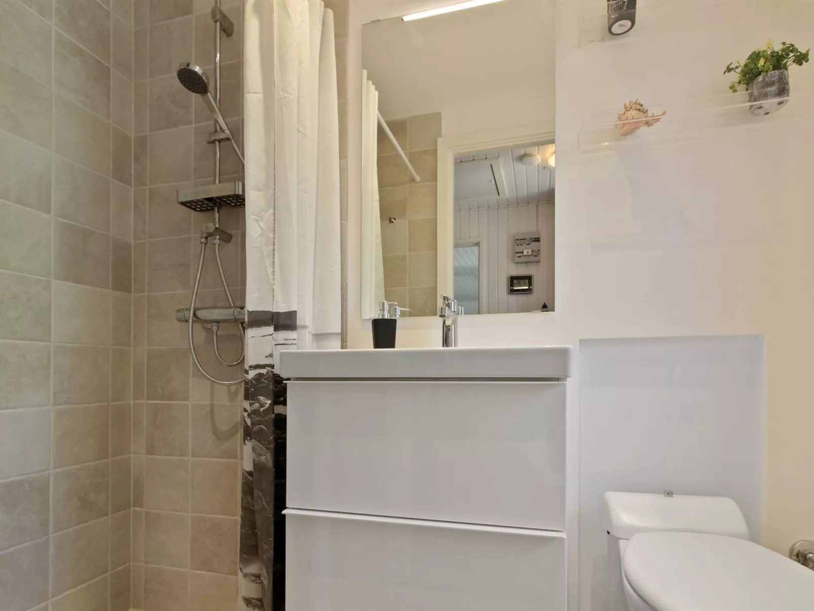 "Ronja" - 300m from the sea-Binnen