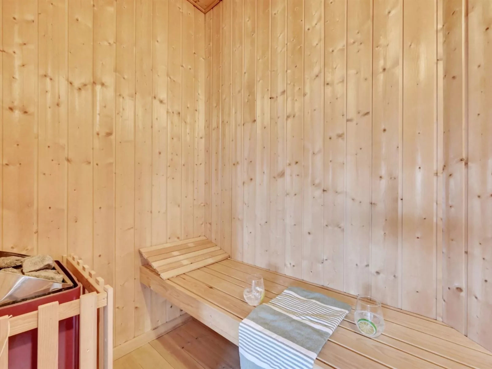 "Cyrill" - 250m to the fjord-Binnen