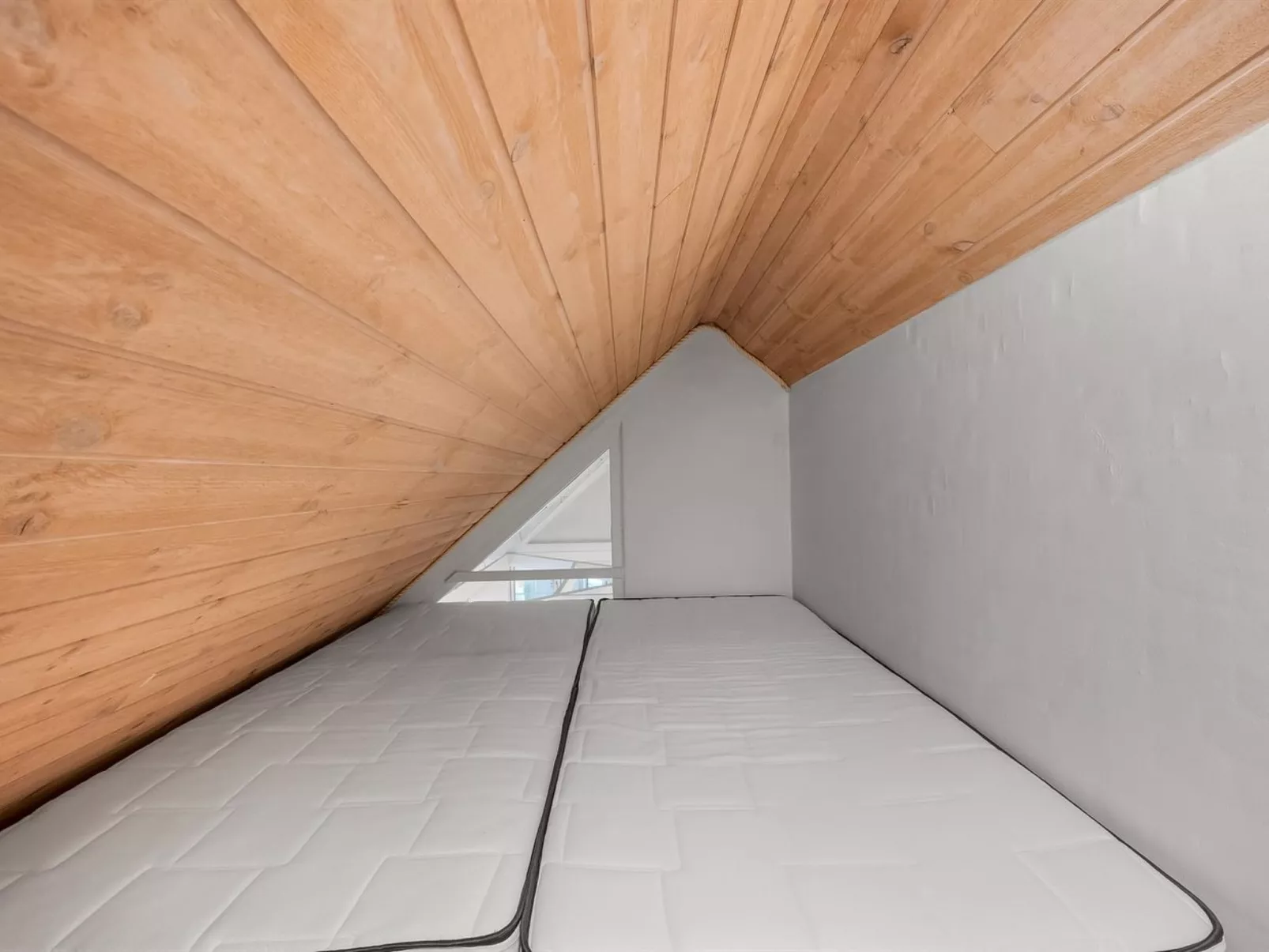 "Severine" -  from the sea-Binnen