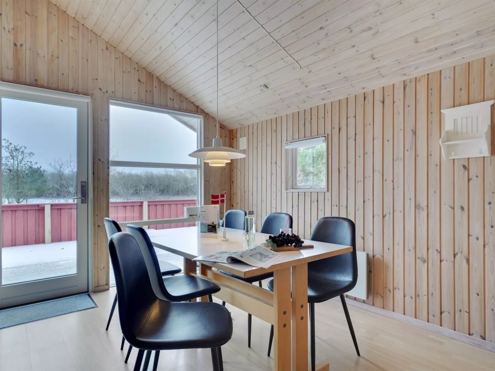 "Halla" - 200m to the fjord-Binnen