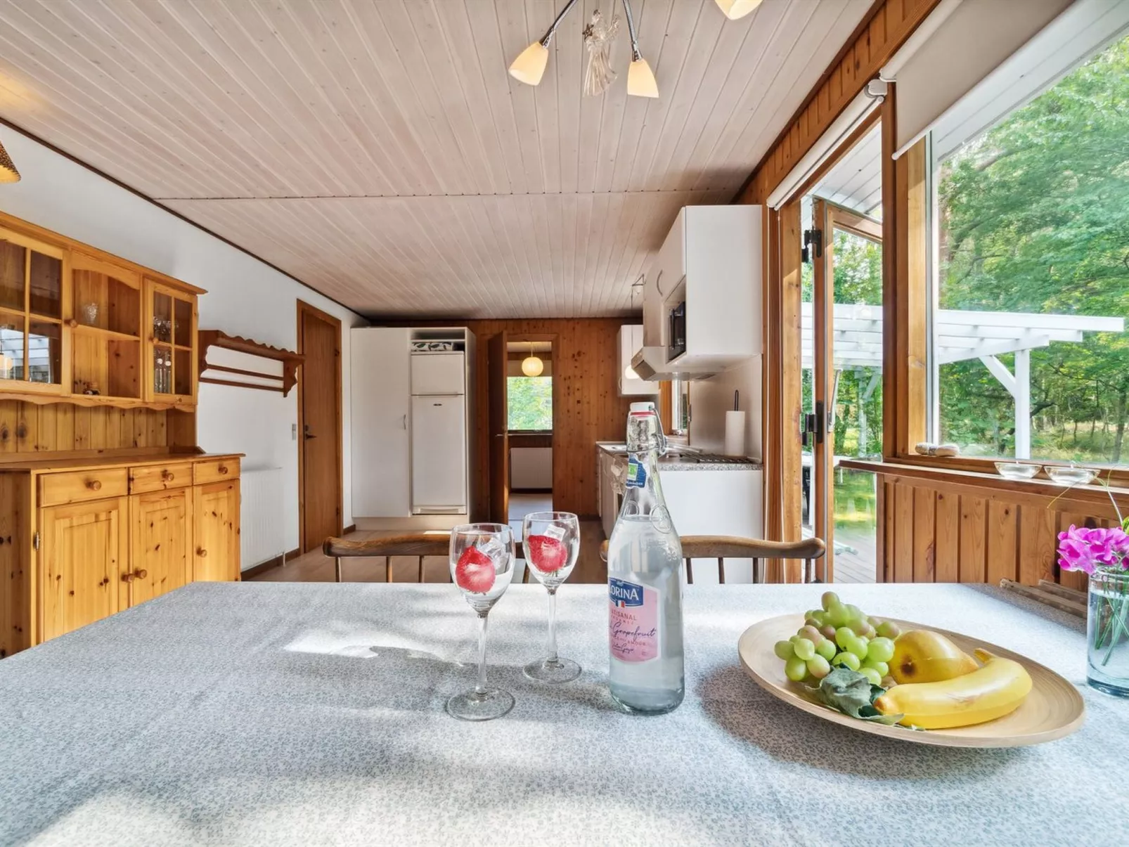 "Joske" - 250m from the sea-Binnen