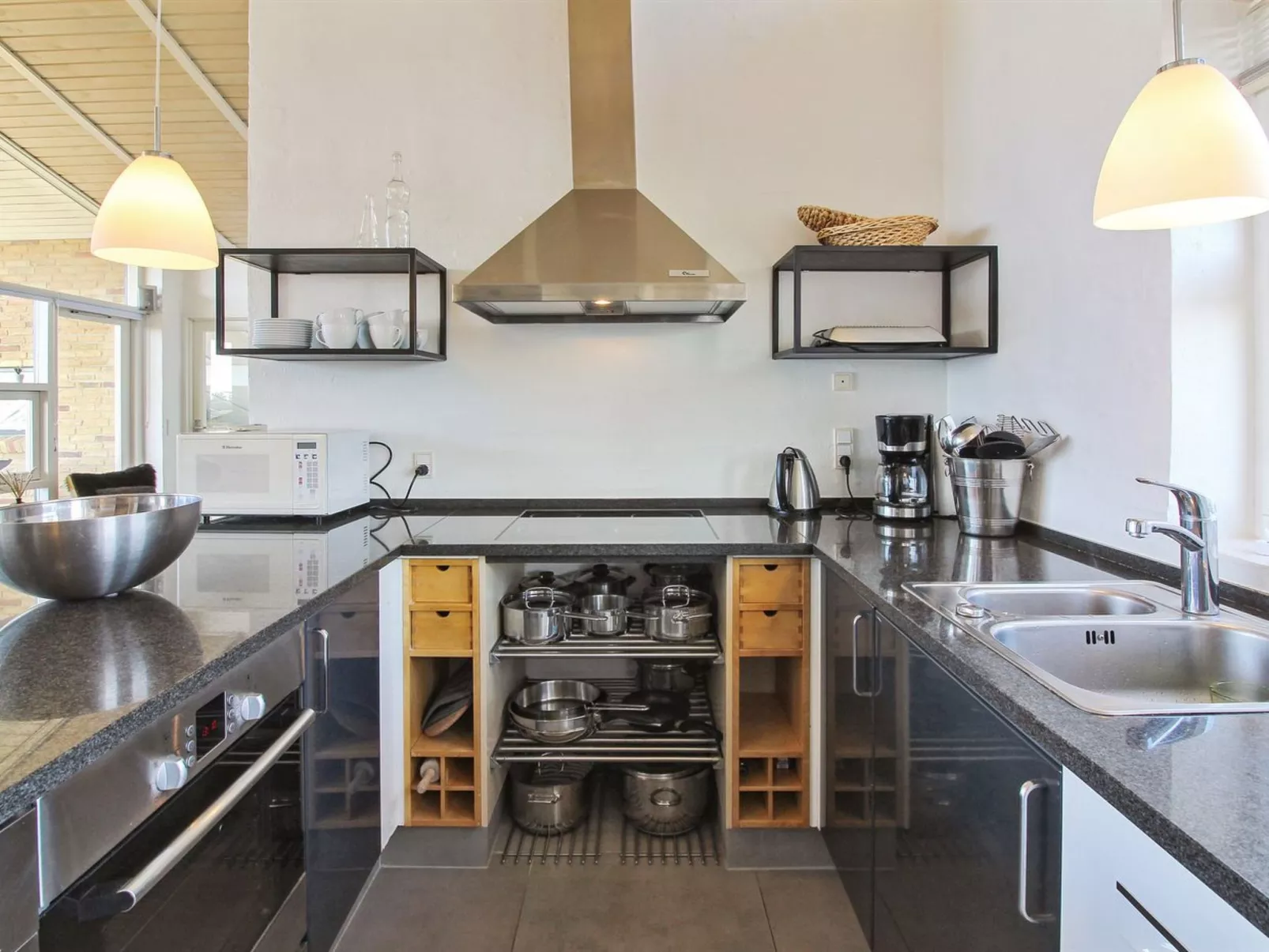 "Judeth" - 300m from the sea-Binnen