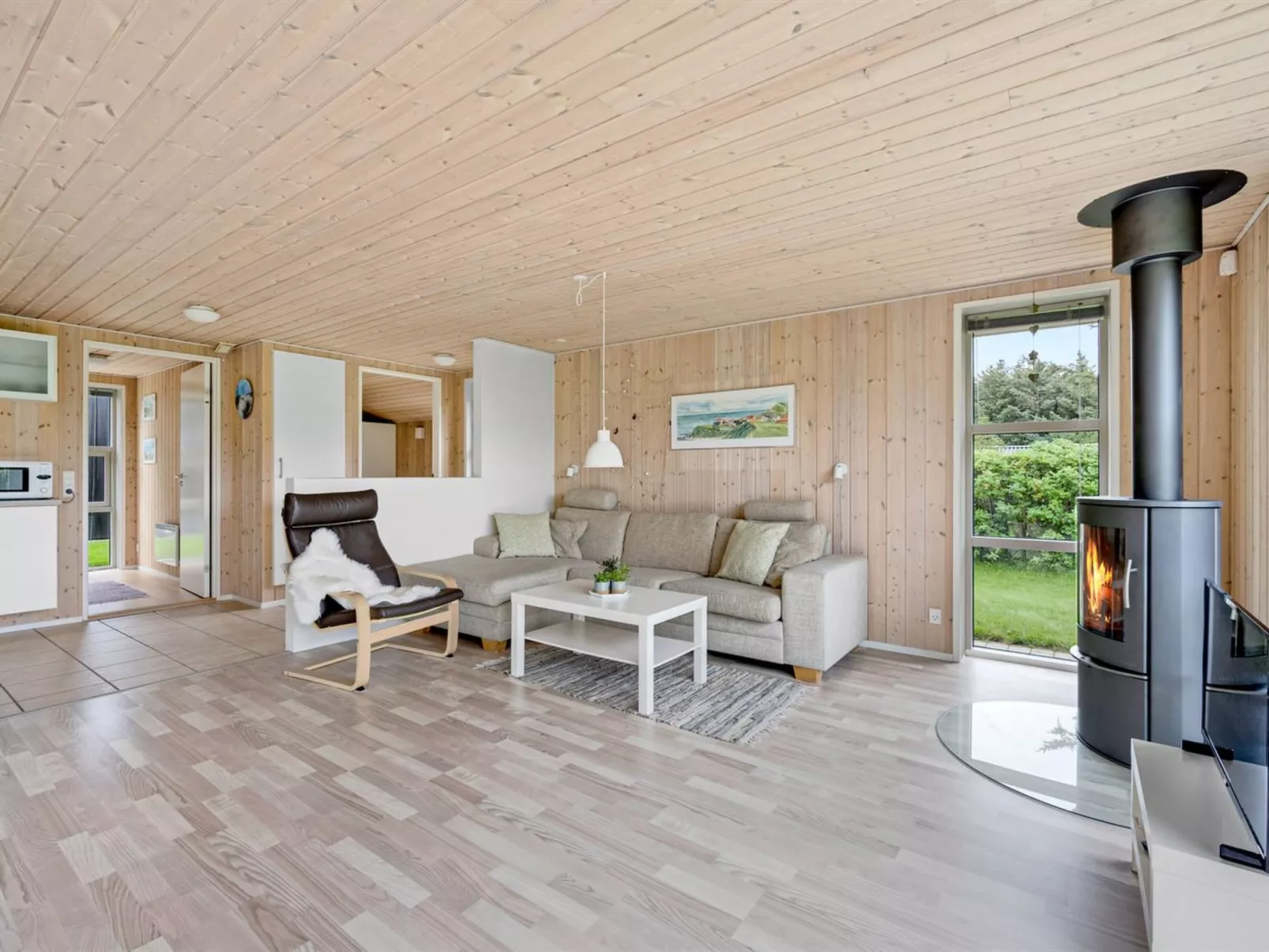 "Into" - 400m from the sea-Binnen