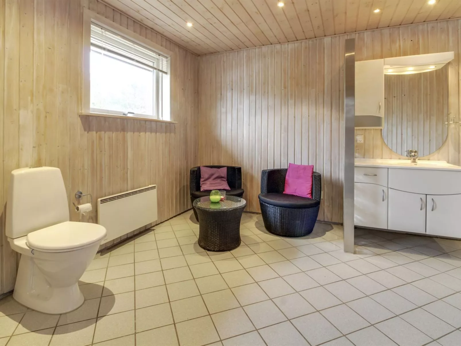 "Reidar" - 1km from the sea-Binnen