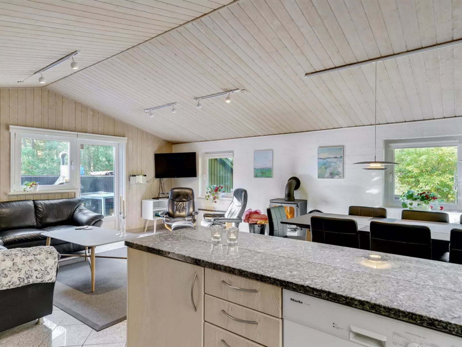 "Jul" - 900m from the sea-Binnen