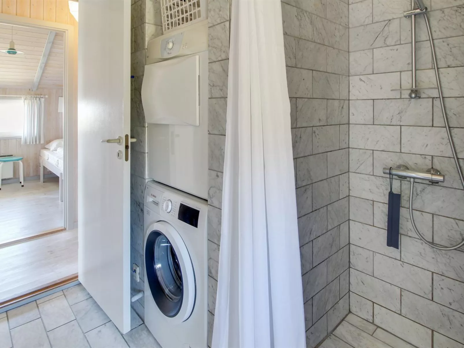 "Wikar" - 50m from the sea-Binnen