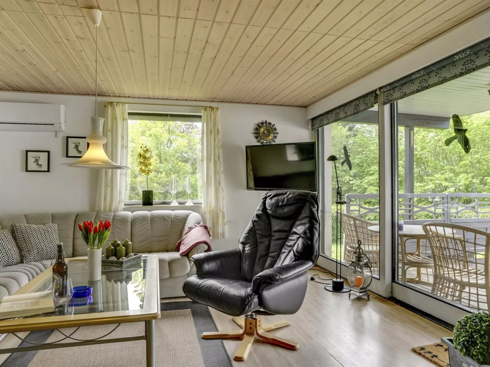 "Yak" - 350m from the sea-Binnen