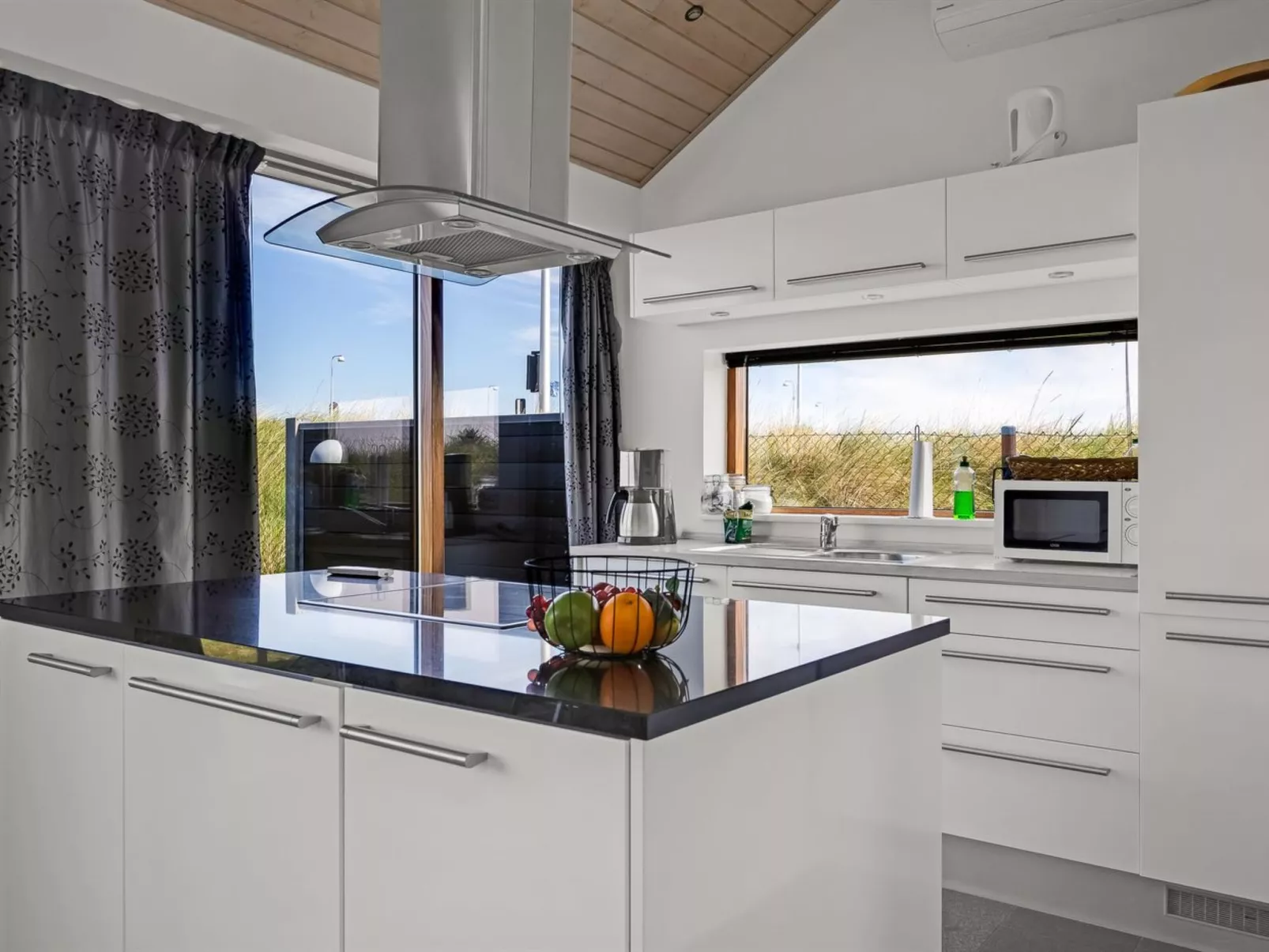 "Elinora" - 100m from the sea-Binnen