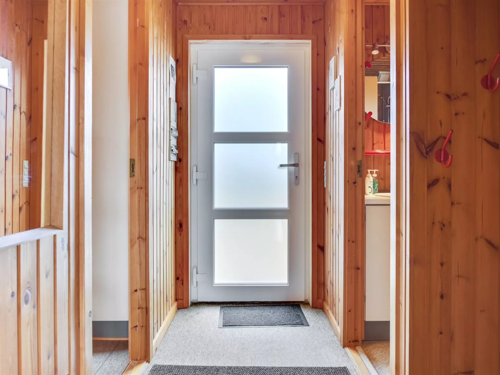 "Ellyn" - 500m from the sea-Binnen