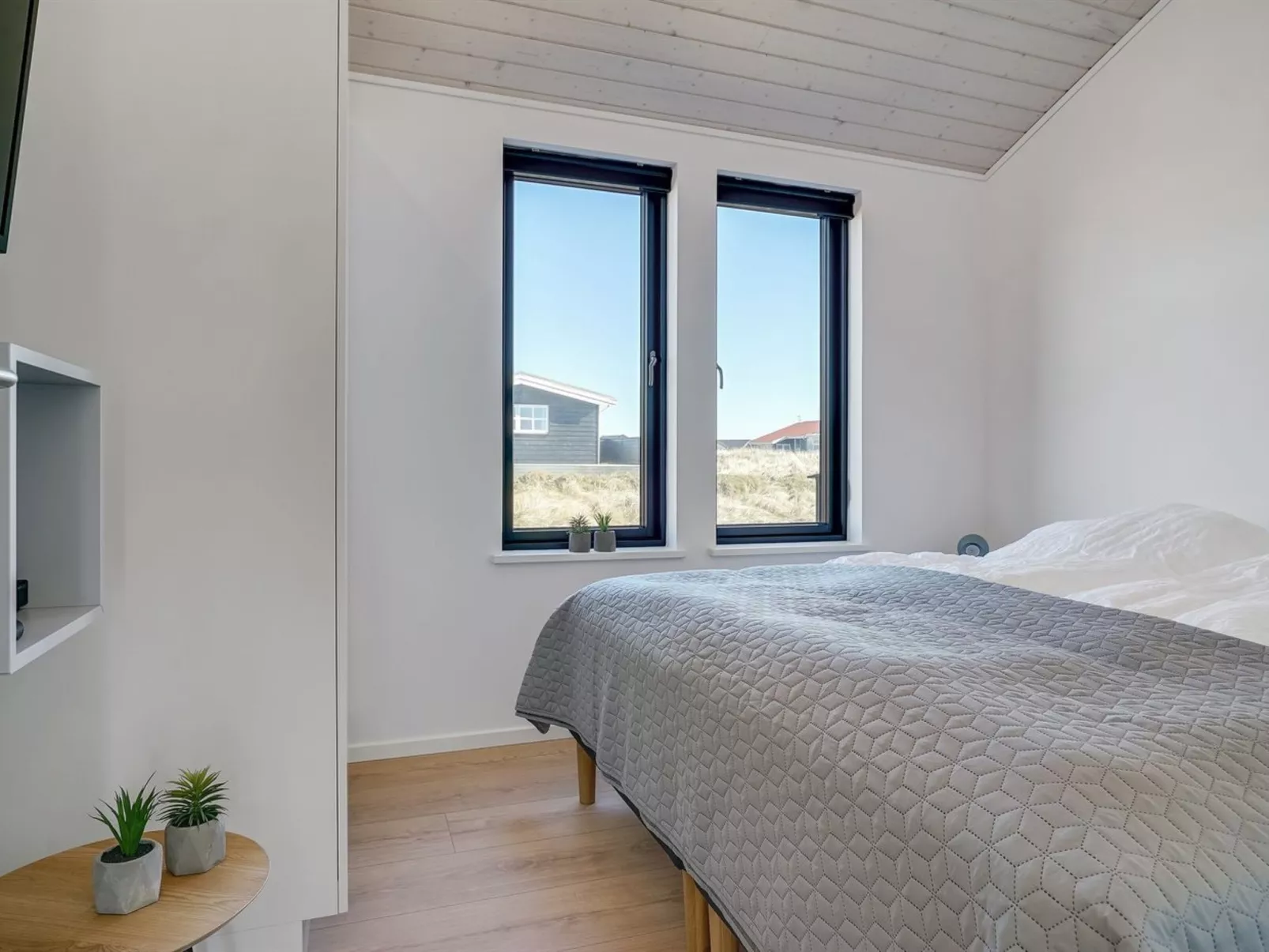 "Aiko" - 50m from the sea-Binnen