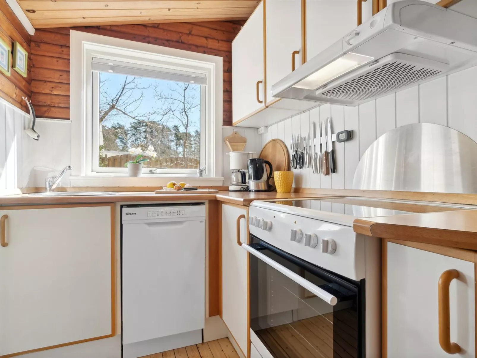 "Heikki" - 700m from the sea-Binnen