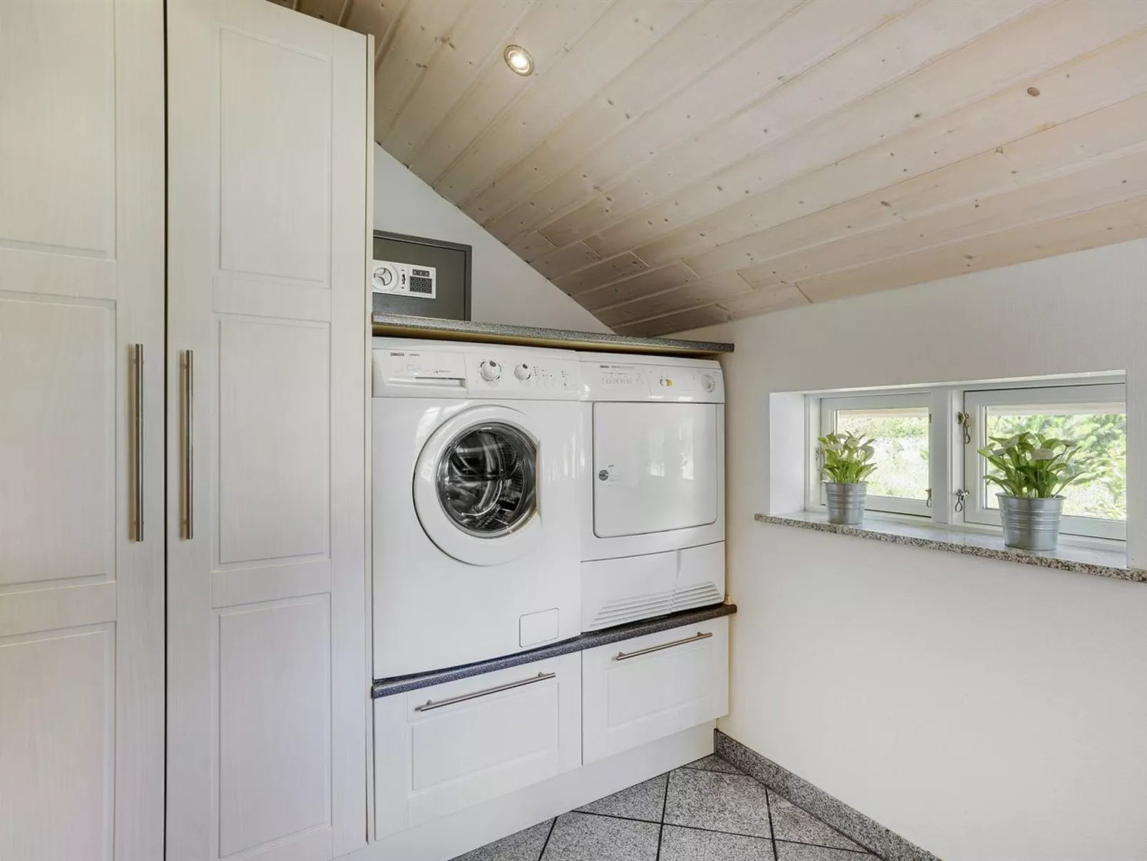 "Nana" - 4km from the sea-Binnen