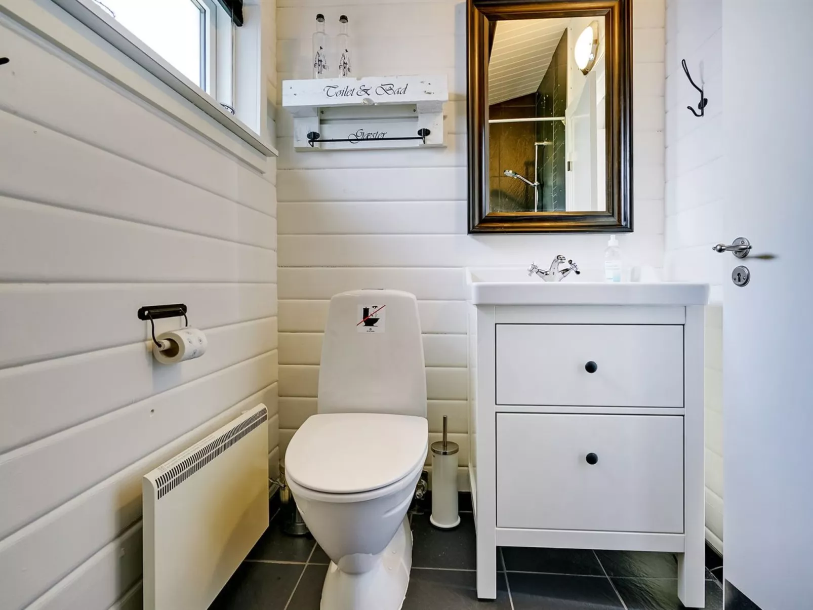 "Ølwir" - 400m to the fjord-Binnen