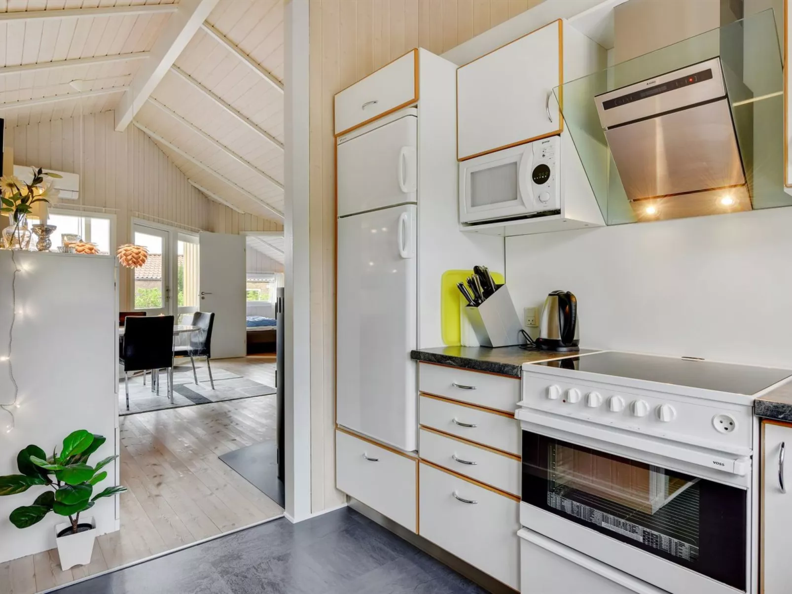 "Hwiting" - 200m from the sea-Binnen