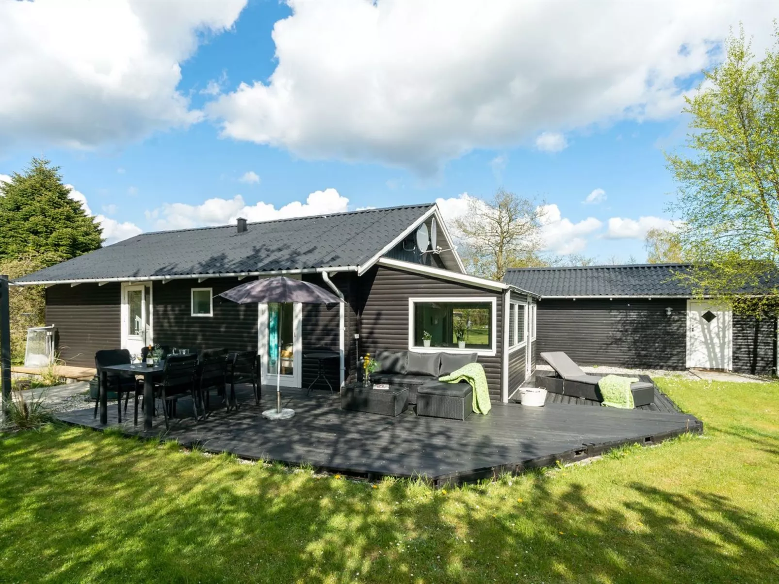 "Akira" - 500m to the fjord-Buiten