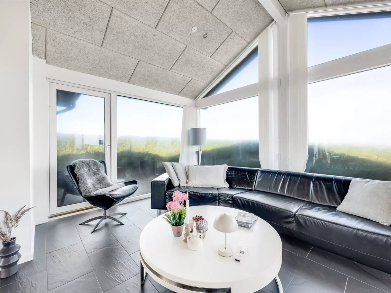 "Antonie" - 95m from the sea-Binnen