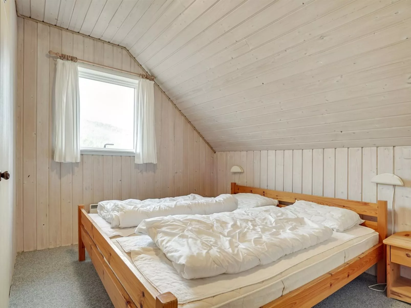 "Felina" -  from the sea-Binnen