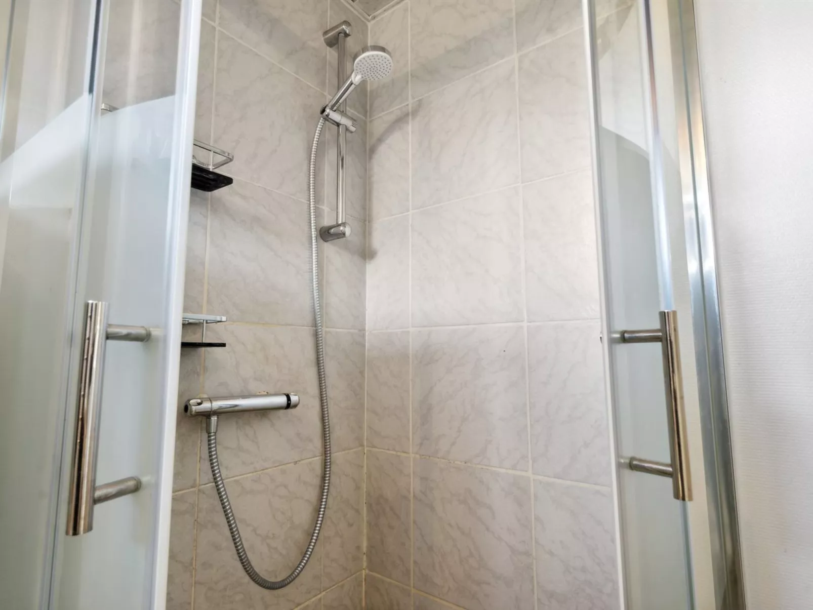 "Mena" - 200m from the sea-Binnen