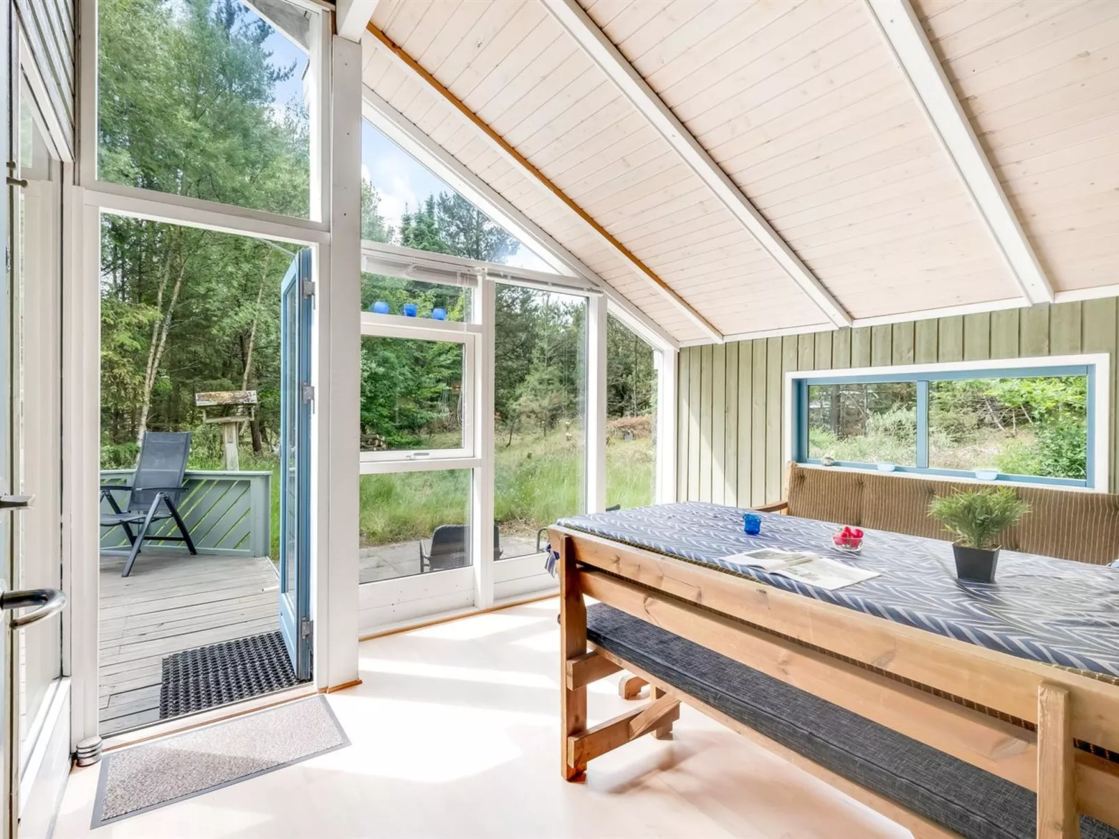 "Aamu" - 300m to the fjord-Binnen