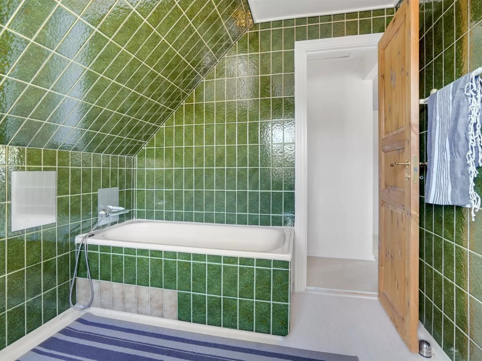 "Marka" - 2.5km from the sea-Binnen