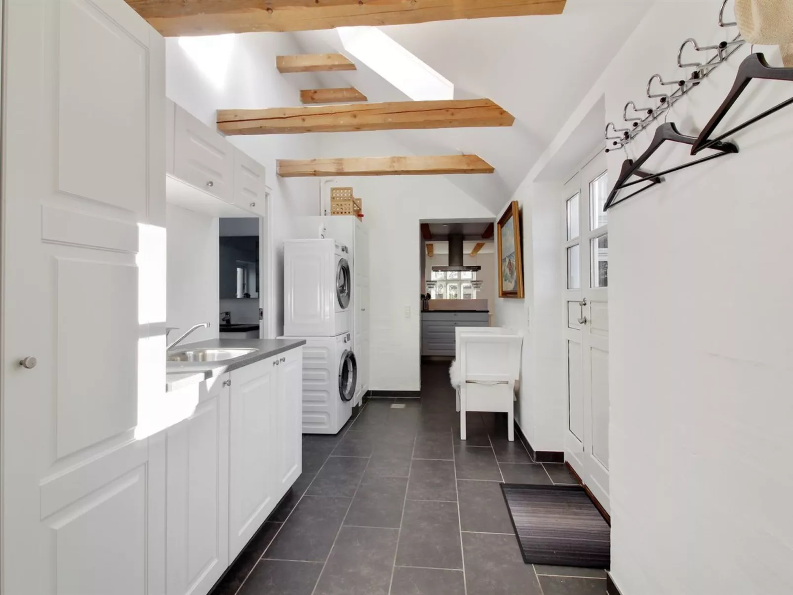 "Iara" - 6km from the sea-Binnen