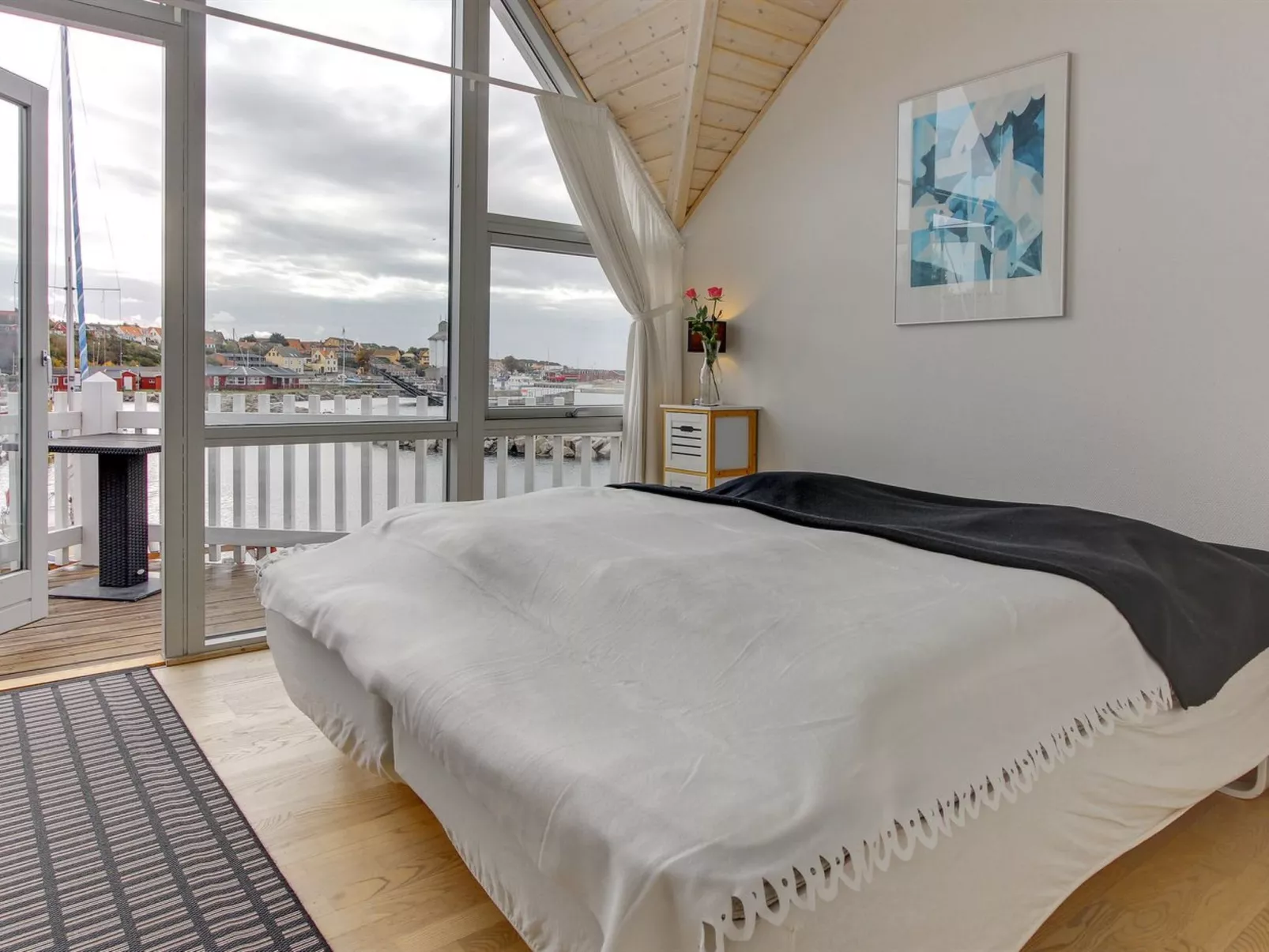 "Fridhild" - 10m from the sea-Binnen