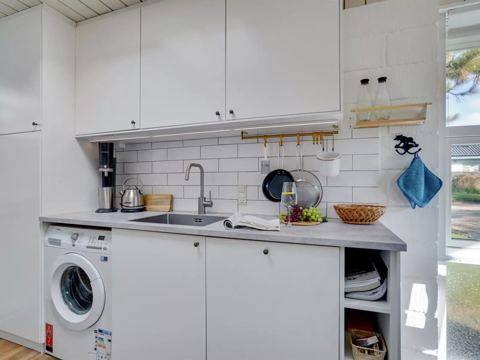 "Tomine" - 500m to the fjord-Binnen