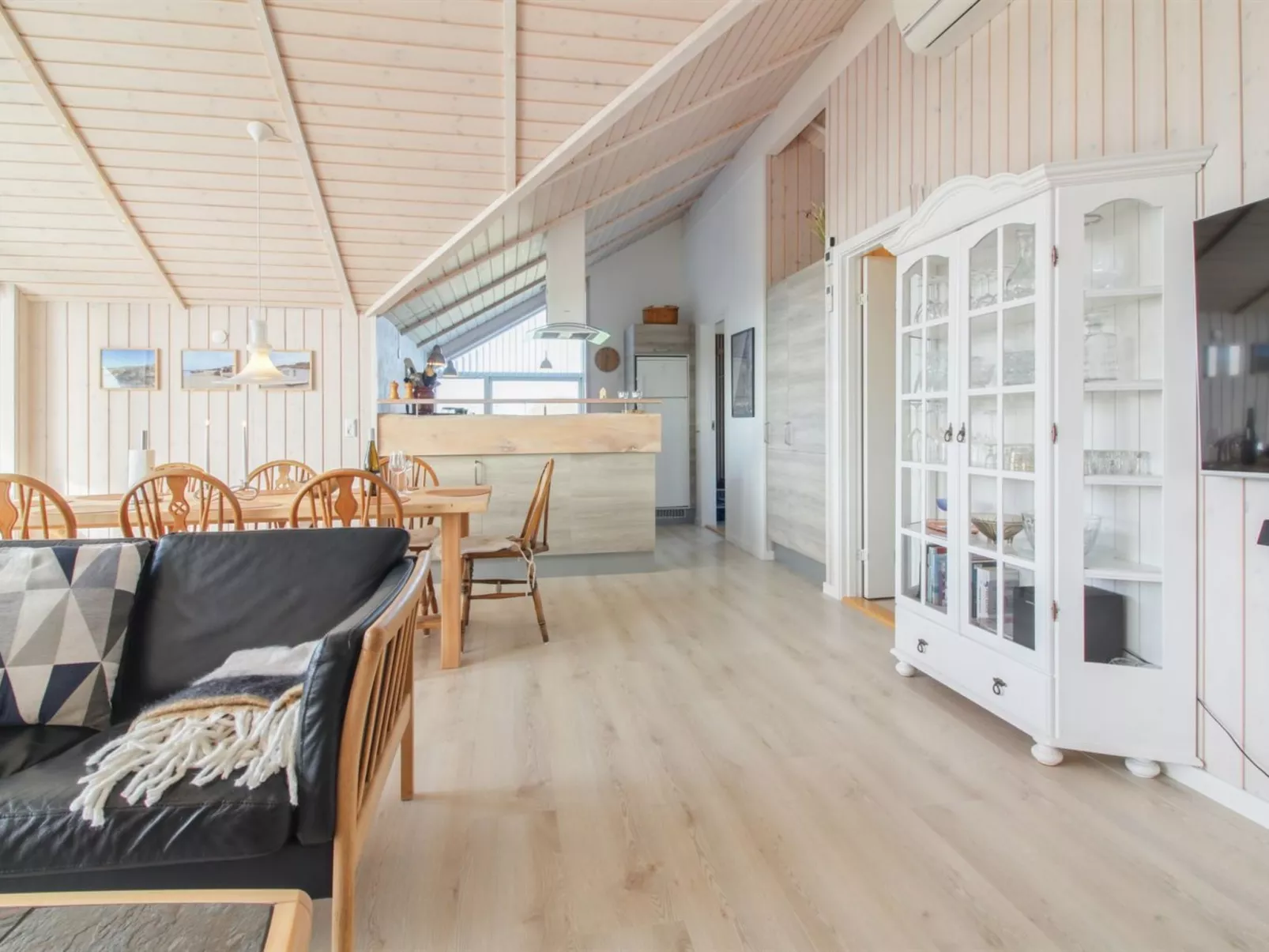 "Mirkka" - 1.5km from the sea-Binnen