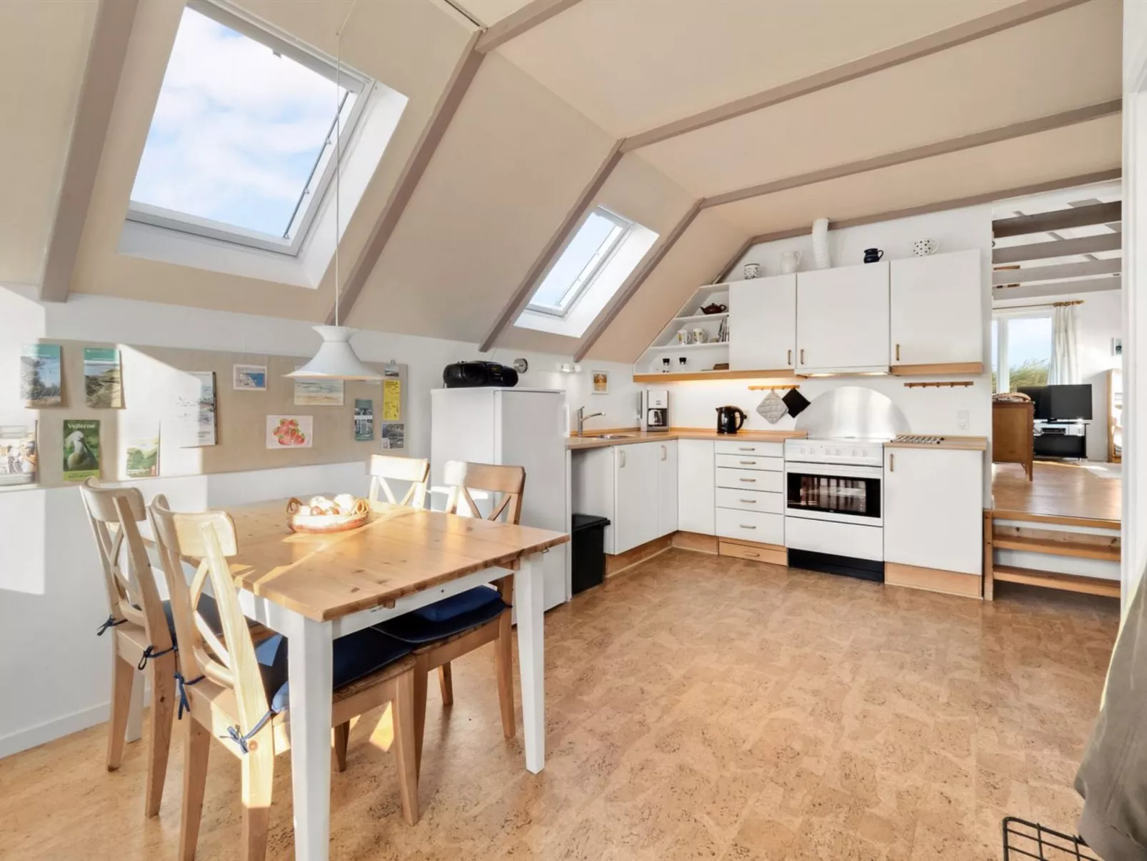 "Ebba" - 25m from the sea-Binnen