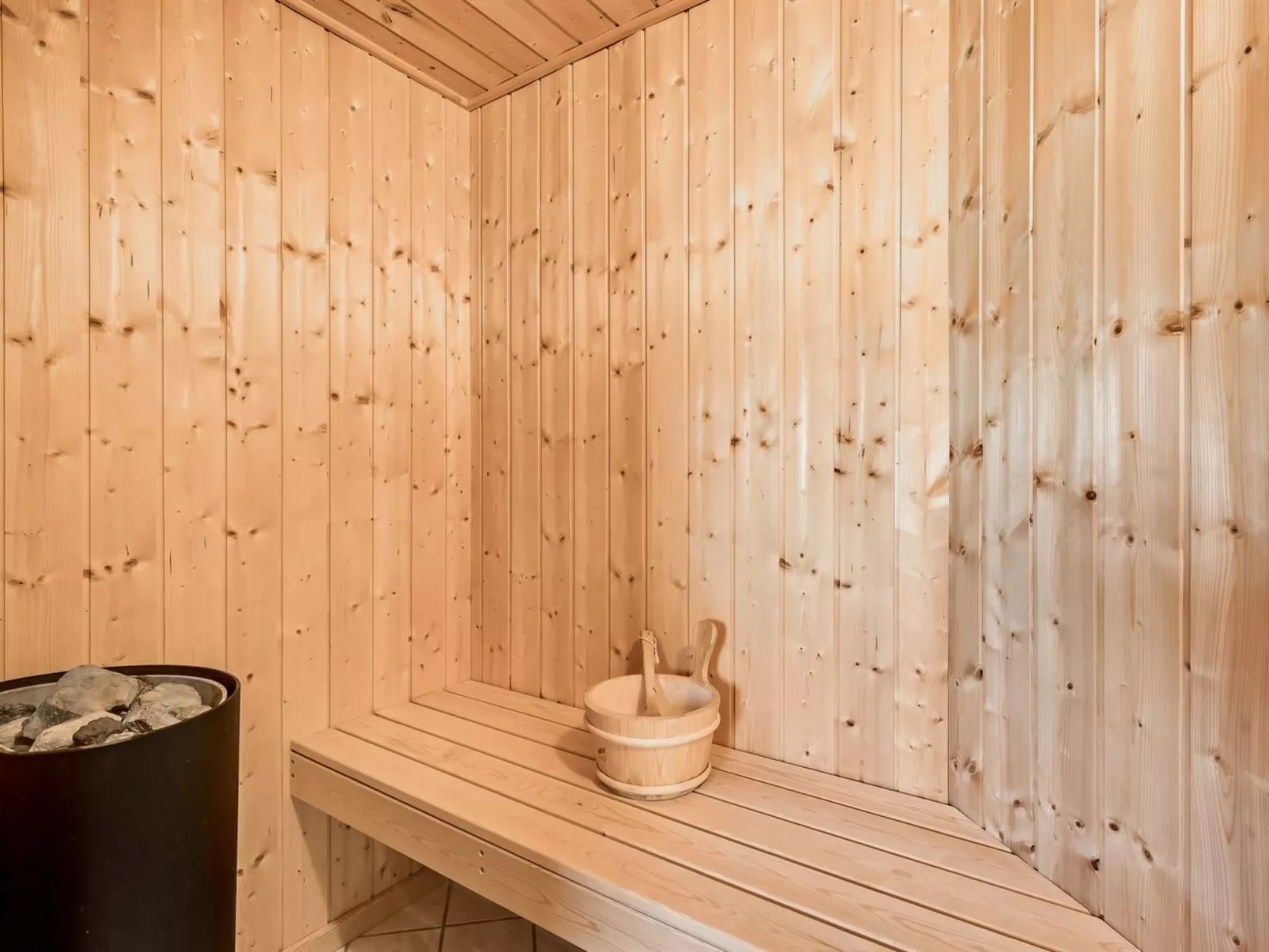 "Germaine" - 1.2km from the sea-Binnen