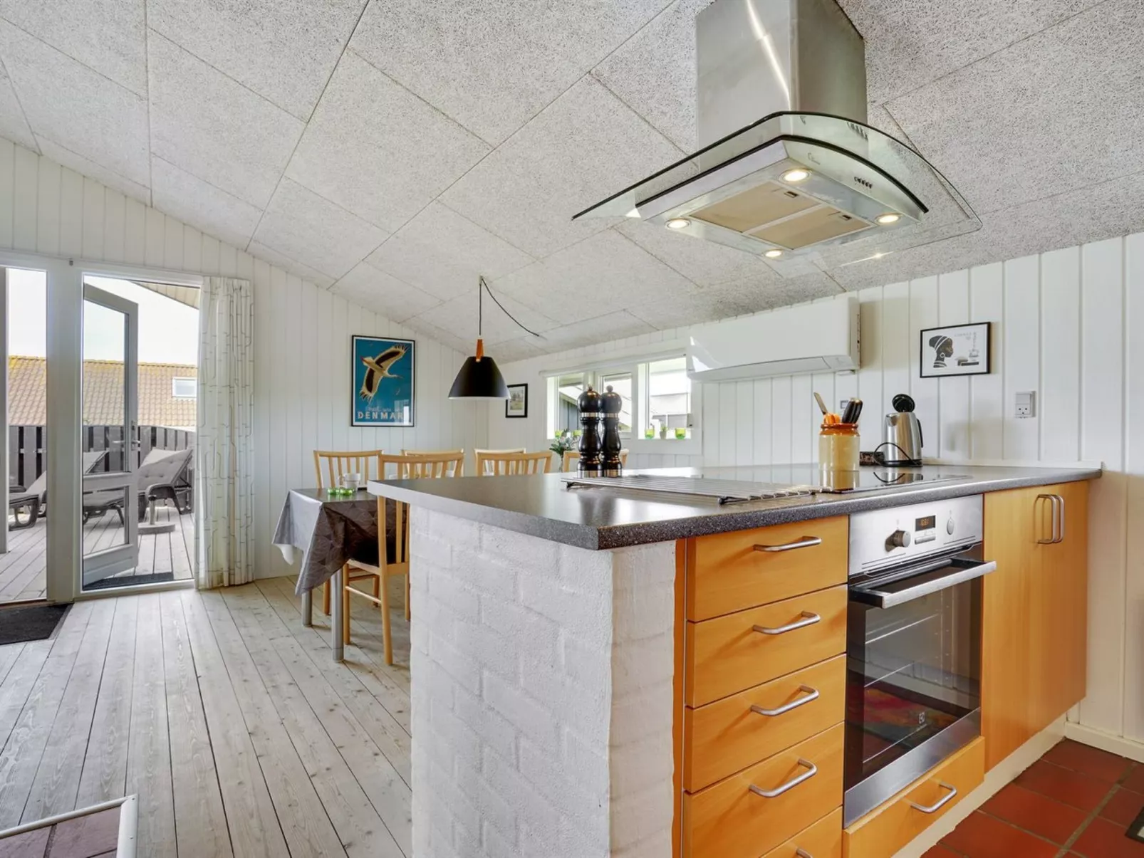 "Apolonia" -  from the sea-Binnen