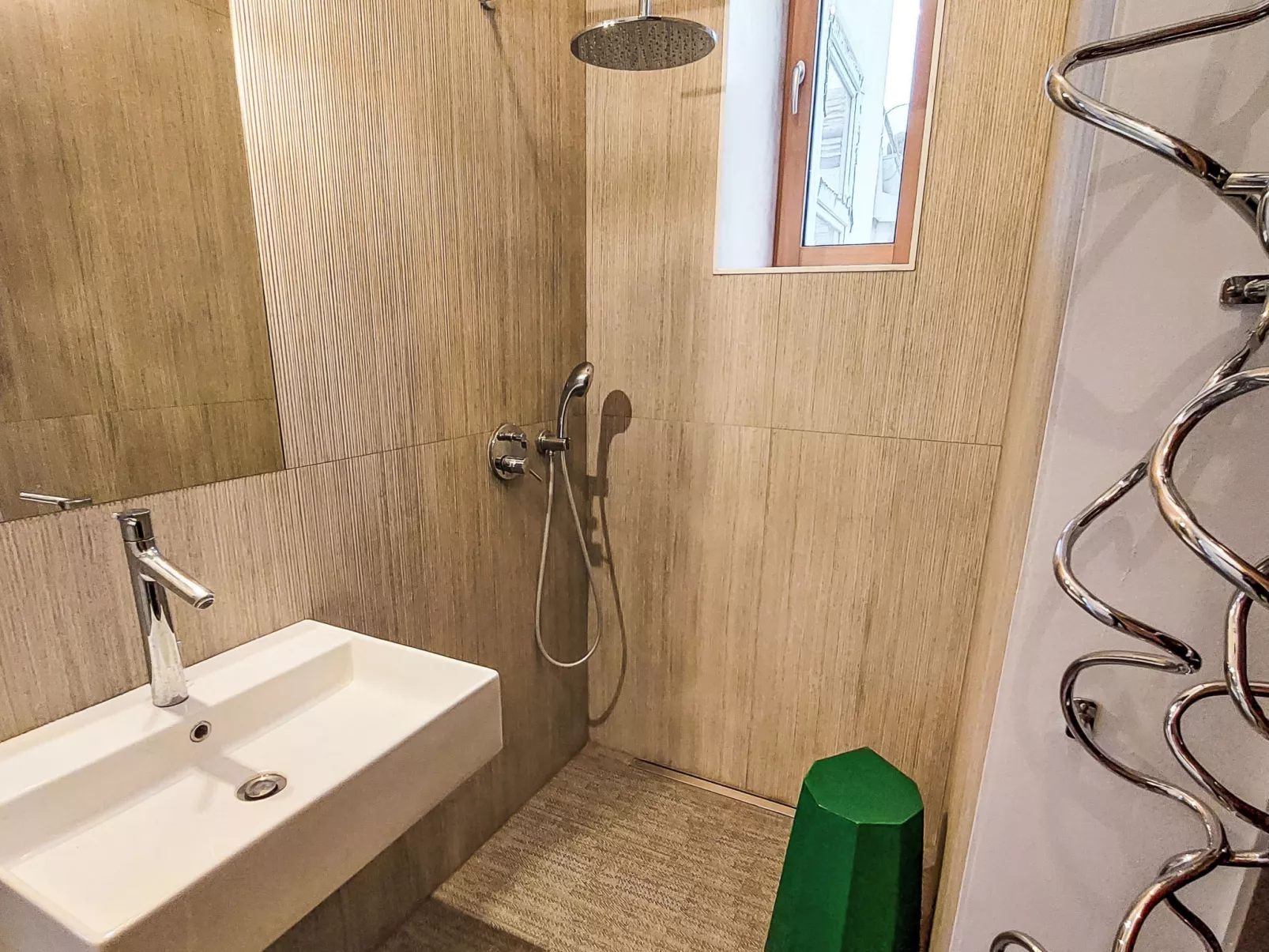 Happy Pasetti-Binnen