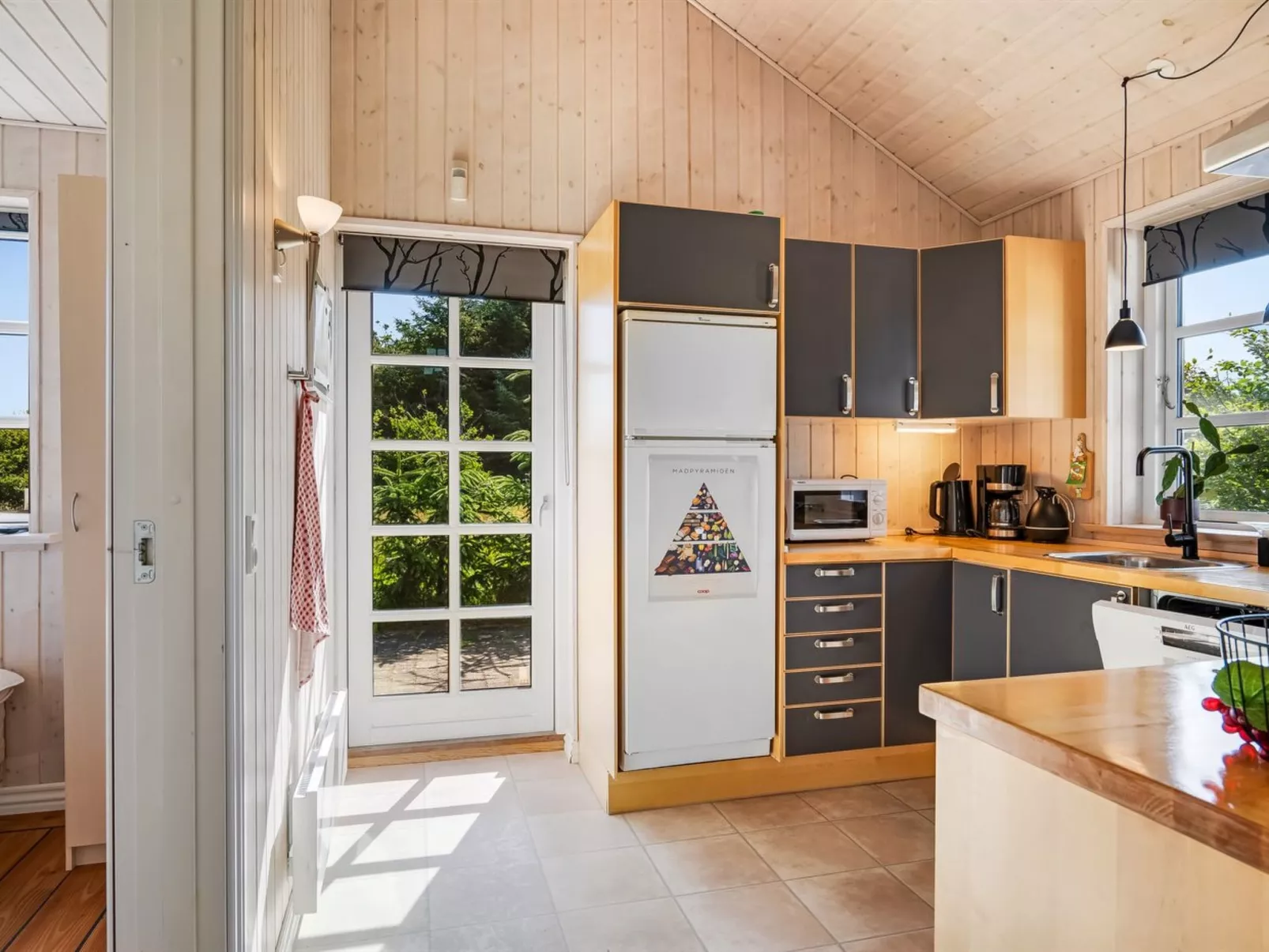 "Annemie" - 1.8km from the sea-Binnen