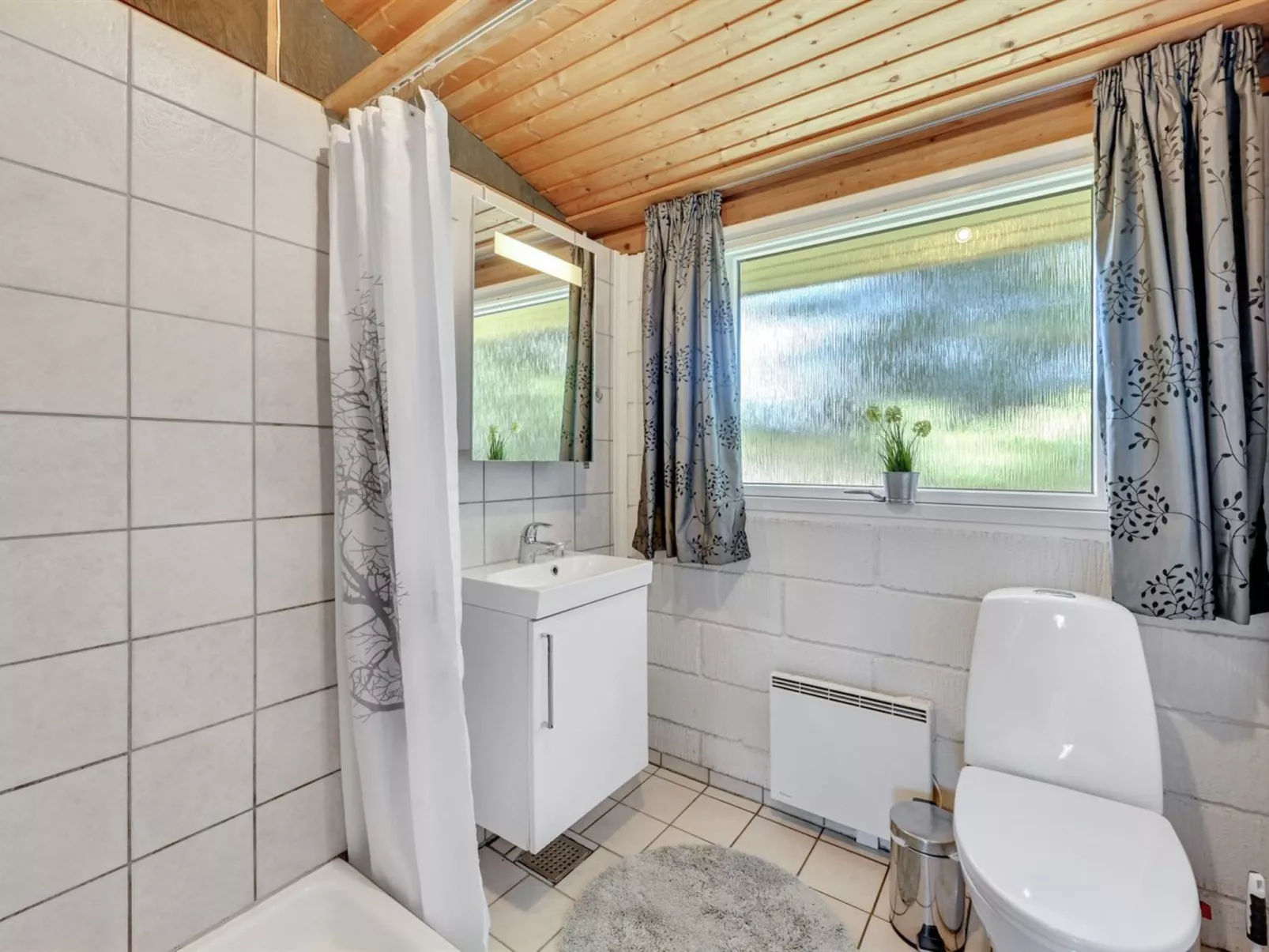 "Agna" - 700m to the fjord-Binnen