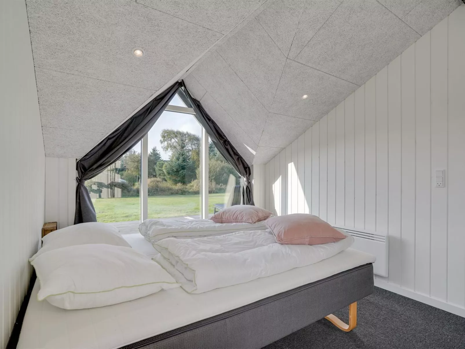 "Ellenora" - 1km from the sea-Binnen