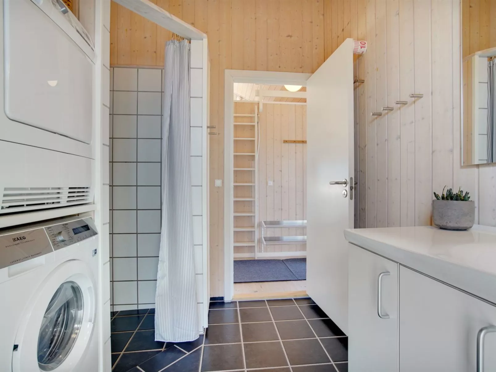 "Ulf" - 100m from the sea-Binnen