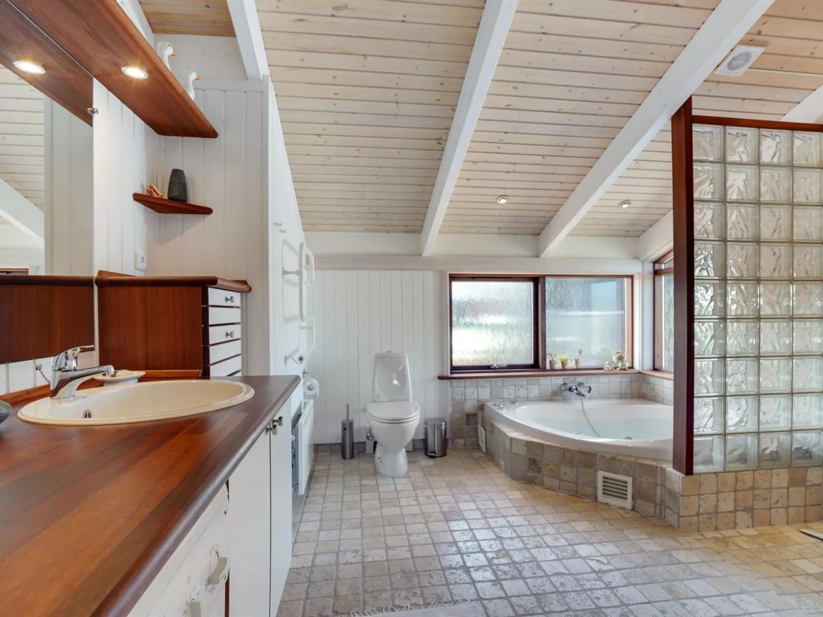 "Gyda" - 100m from the sea-Binnen