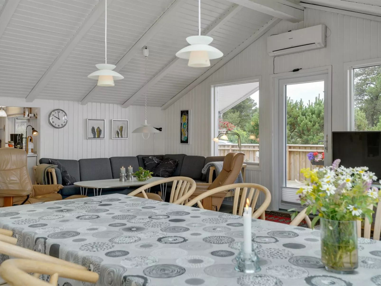 "Arlette" - 1.8km from the sea-Binnen