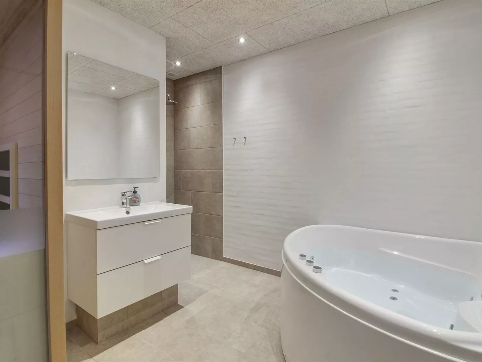 "Laulu" - 2km from the sea-Binnen