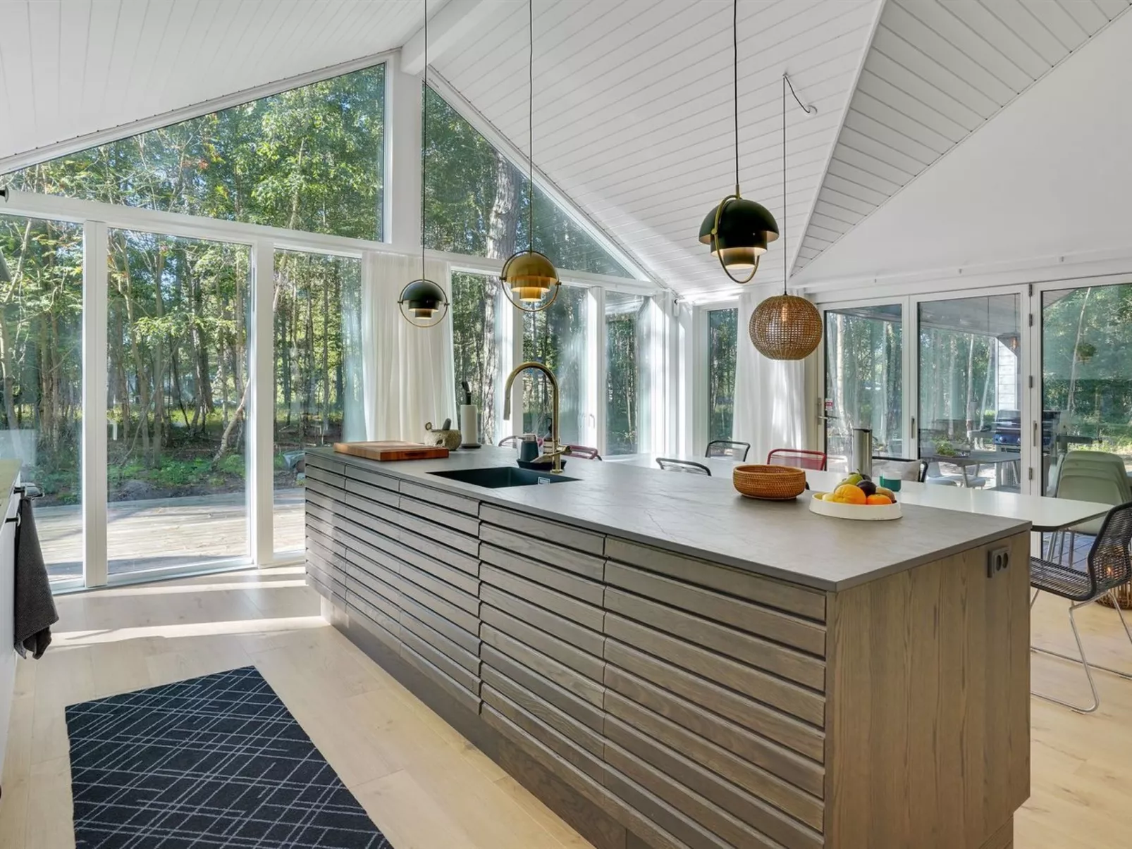 "Iwa" - 475m from the sea-Binnen