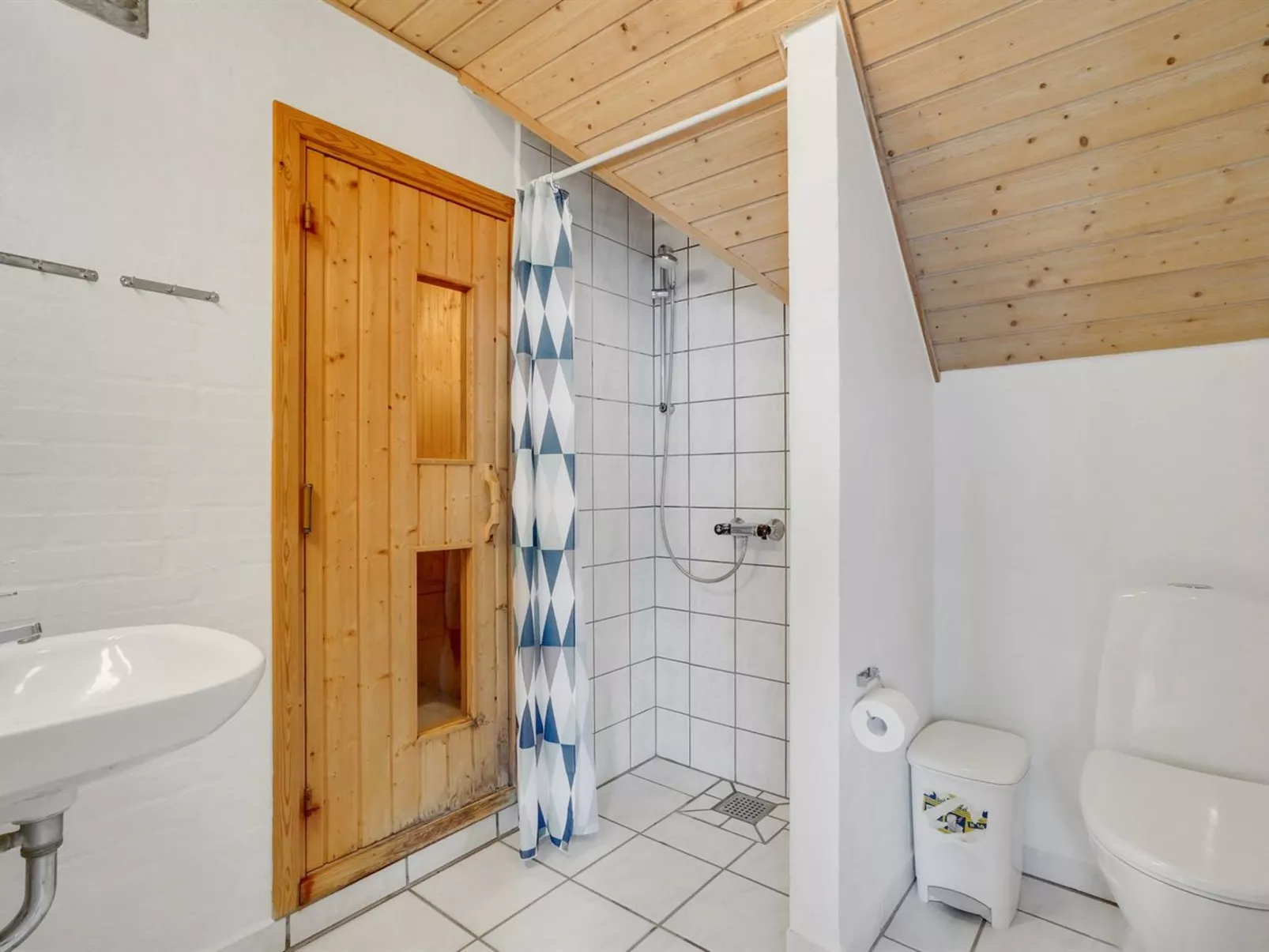 "Jügen" - 900m to the fjord-Binnen