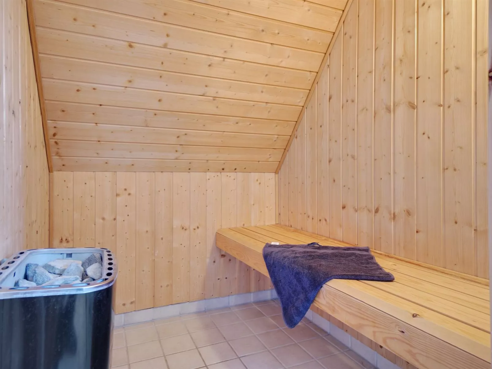 "Anniek" - 1km to the fjord-Binnen