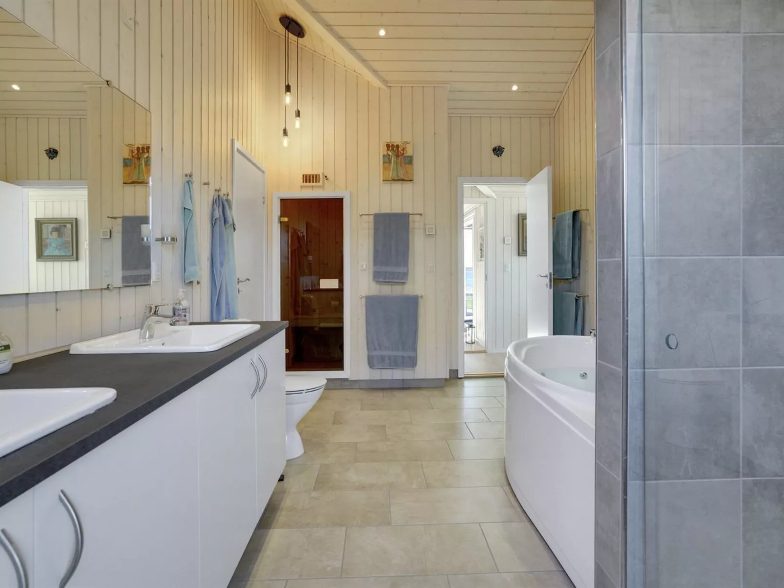 "Lander" - 20m from the sea-Binnen