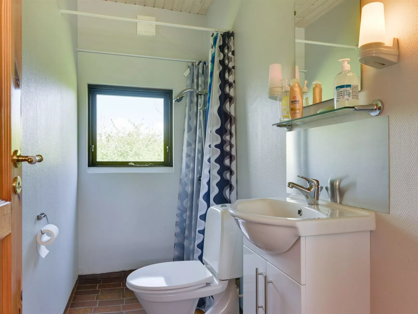 "Henna" - 550m to the fjord-Binnen